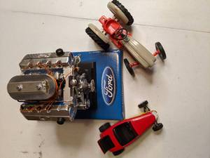 lot 692 image: Replica Ford 427 SOHC Cammer, Ford Credit Racer, Tractor