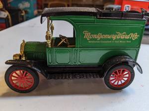 lot 697 image: 4-pieces Metal Collectible Replica Cars