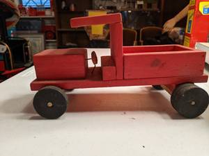lot 1304 image: Vintage Wooden Truck and Homemade Butt House