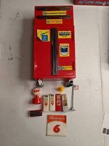 lot 1305 image: Vintage RARE Goodwrench Service Toolbox and Gas Station Toys