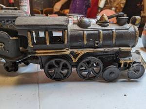 lot 1318 image: Vintage cast iron metal train set Washington 4 cars