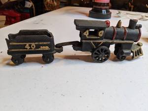lot 1320 image: Vintage Cast Iron Toys- Lot of 3