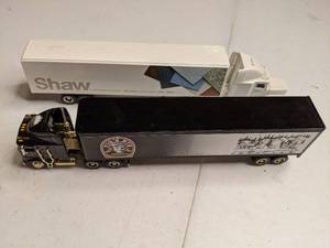 lot 1331 image: Pair of 164 scale Diecast   Model  semi Truck replicas