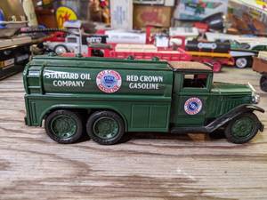 lot 651 image: Replica Advertising Trucks - IHC, Standard Oil