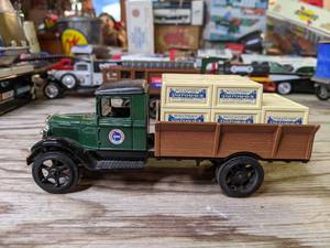 lot 652 image: Standard Oil and Amoco Replica Truck Banks