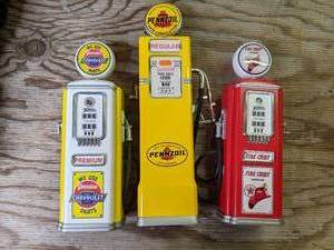 lot 664 image: 3 Collectible Mini Replica Gas Pumps