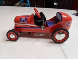 lot 672 image: 2 Toy Cars - Big A Auto & Hallmark