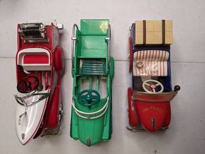 lot 675 image: Diecast Replica Collectible Pedal Cars