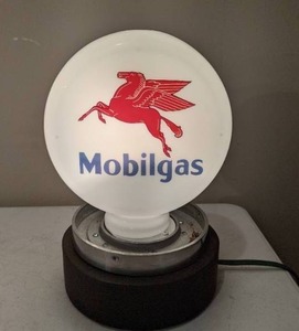 lot 390 image: Mobilgas Globe Tabletop Lamp