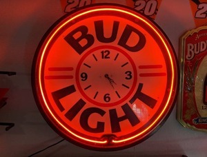 lot 392 image: Bud Light Lighted Wall Clock