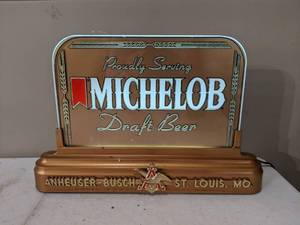 lot 1200 image: Michelob Draft Beer Lighted Tabletop Display