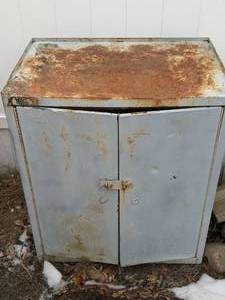 lot 1575 image: Rusty but Trusty Metal Cabinet with Drawers (853)