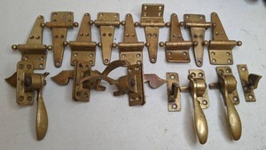 lot 1005 image: Assorted Brass Door and Window Hardware