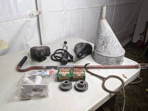 lot 1009 image: Assorted Garage Items - Some Vintage