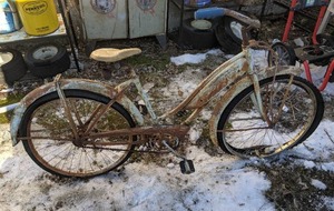 lot 889 image: Vintage Hiawatha Bicycle - Rusted