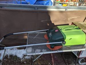 lot 893 image: Hoover Spin Sweep Outdoor Sweeper