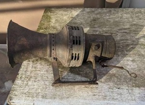 lot 898 image: Vintage Sterling Siren Fire Horn