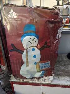 lot 992 image: 16 Foot Inflatable Snowman