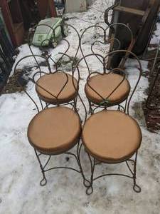 lot 1582 image: Set of 4 Iron Sweetheart Chairs (999)