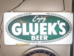 lot 1101 image: Vintage Lighted Glueks Beer Sign