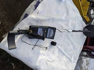 lot 21 image: Bounty Hunter Gold Digger Metal Detector