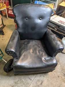 lot 846 image: Black Leather Chair