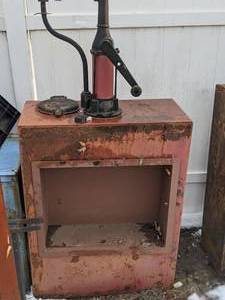lot 863 image: Phillips Vintage Service Oil Pump & Tank