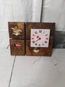 lot 68 image: Vintage Anheuser Busch Light up clock