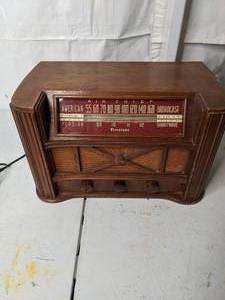 lot 117 image: FANTASTIC FIRESTONE 1940s SHORTWAVE TUBE RADIO 4-A-20