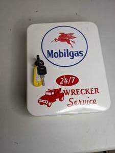 lot 942 image: Vintage Mobilgas Wrecker Service Key Safe