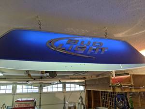 lot 947 image: Bud Light Hanging Tavern Lamp