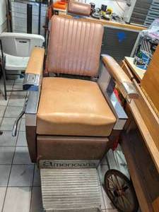 lot 965 image: Vintage Kurosawa Barbers Chair - Americana