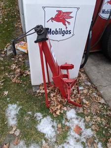 lot 46 image: Vintage Hand Crank Bumper Jack