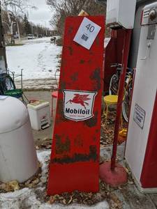 lot 40 image: Steel Mobiloil Oil Merchandising Shelving Rack