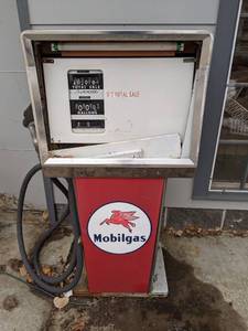 lot 31 image: Bennett Mobilgas Fuel Pump
