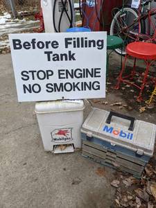 lot 1403 image: Three Vintage Gas Station Items