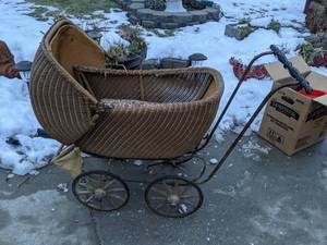 lot 1409 image: Vintage Wicker Stroller
