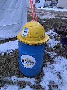 lot 1412 image: Vintage Blue Sunoco Trash Can
