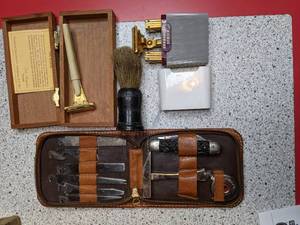lot 1358 image: Antique and Vintage Shaving Items & Jackknife