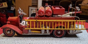 lot 1364 image: Vintage Metal Toy Fire Truck