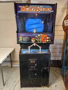 lot 256 image: 1987 Maze Blazer Arcade Game