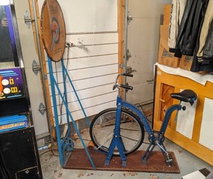 lot 26 image: Vintage Everlast Gym-Cycle Exercise Bike with Dial