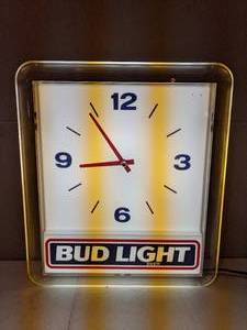 lot 1256 image: Lighted Bud Light Advertising Wall Clock