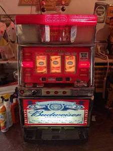 lot 258 image: Budweiser Coin Operated Slot Machine (Coins included)