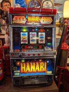 lot 259 image: Hanabi Coin Operated Slot Machine (Coins Included)