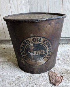 lot 816 image: Vintage Aged Standard Oil Company Can