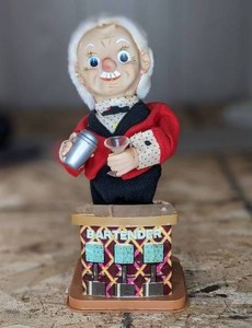 lot 838 image: Vintage Amico 1978 Bartender Figurine - Untested