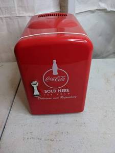 lot 1027 image: Coca Cola Mini Fridge