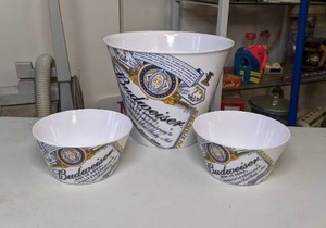 lot 979 image: Budweiser Chips & Dip Set