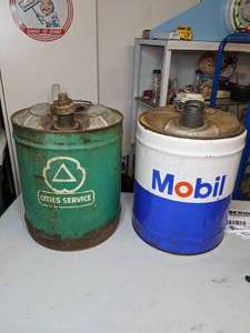 lot 981 image: 2 Vintage Oil Cans